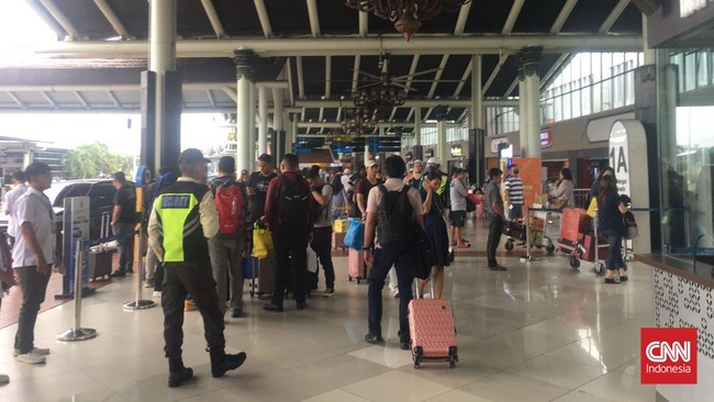 Polresta Bandara Soekarno-Hatta menyebut para pelaku pembobolan koper memanfaatkan waktu keterlambatan pesawat untuk menjalankan aksi pencurian.