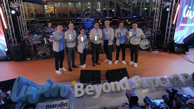 Kampanye #BeyondSuperAPP menjadi wujud komitmen Bank Mandiri memberi kemudahan transaksi keuangan, sekaligus pendukung gaya hidup melalui Livin' by Mandiri.