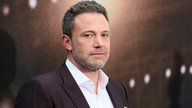 Ben Affleck Labrak Paparazi Usai Difoto dengan Flash Kamera