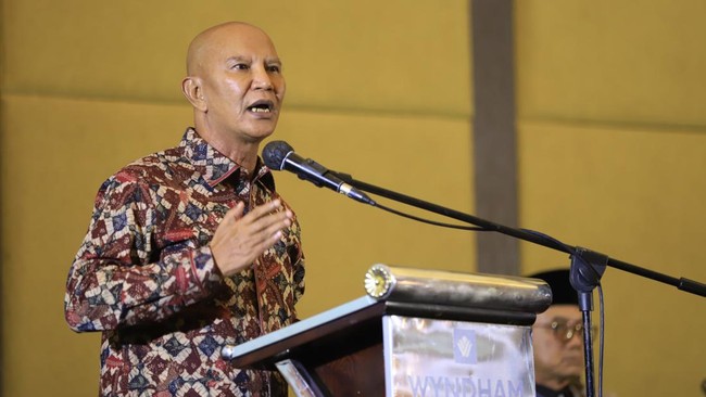 Ketua Banggar DPR, Said Abdullah, menilai pemerintah harus waspada terhadap nilai tukar rupiah yang terus melemah agar tidak menjadi krisis finansial.