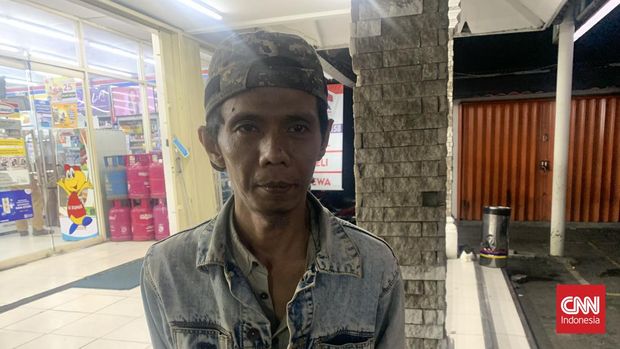 Agus (53), bukan nama sebenarnya, salah seorang pengunjung minimarket di daerah Tebet, Jakarta Selatan ketika menjelaskan pendapatnya terkait rencana penertiban juru parkir ini.