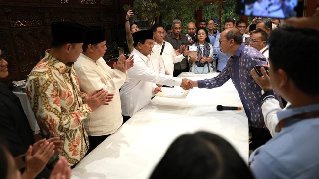 Prabowo Subianto mengajak rakyat bersatu membawa negara menuju kemakmuran dan keadilan, yakni dengan memperkuat semangat kebangsaan di tengah perbedaan.