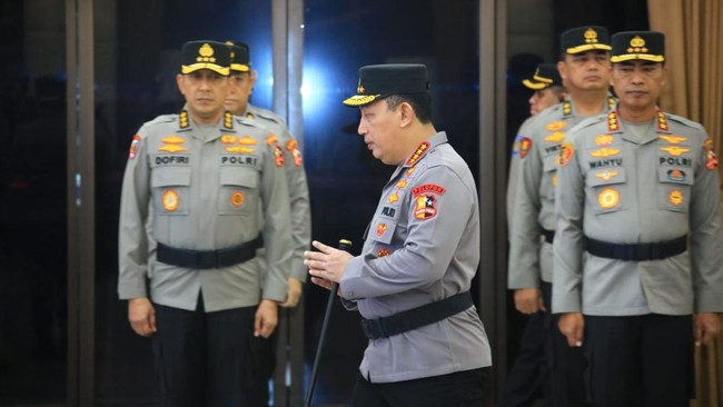 Sebanyak 31 Perwira Tinggi (Pati) Polri mendapat kenaikan pangkat setingkat lebih tinggi melalui upacara Korps Raport.