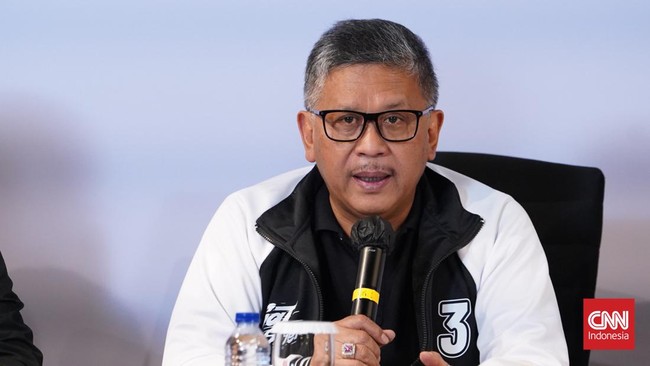 PDIP menyiapkan tiga menteri kabinet Jokowi yakni Mensos Tri Rismaharini, Menpan-RB Azwar Anas dan Menseskab Pramono Anung untuk maju Pilkada Jawa Timur 2024.