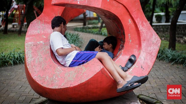 FOTO: Mengisi Libur Sekolah dengan Piknik di Taman Langsat