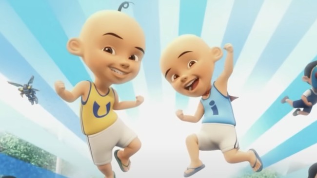 Cerita Upin dan Ipin kebanyakan berpusat pada aktivitas anak-anak sehari-hari yakni sekolah dan bermain bersama teman-temannya.